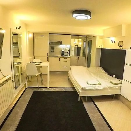 Studio With Courtyard Just Steps Away Vitosha Str صوفيا المظهر الخارجي الصورة