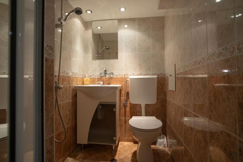 Studio With Courtyard Just Steps Away Vitosha Str صوفيا المظهر الخارجي الصورة