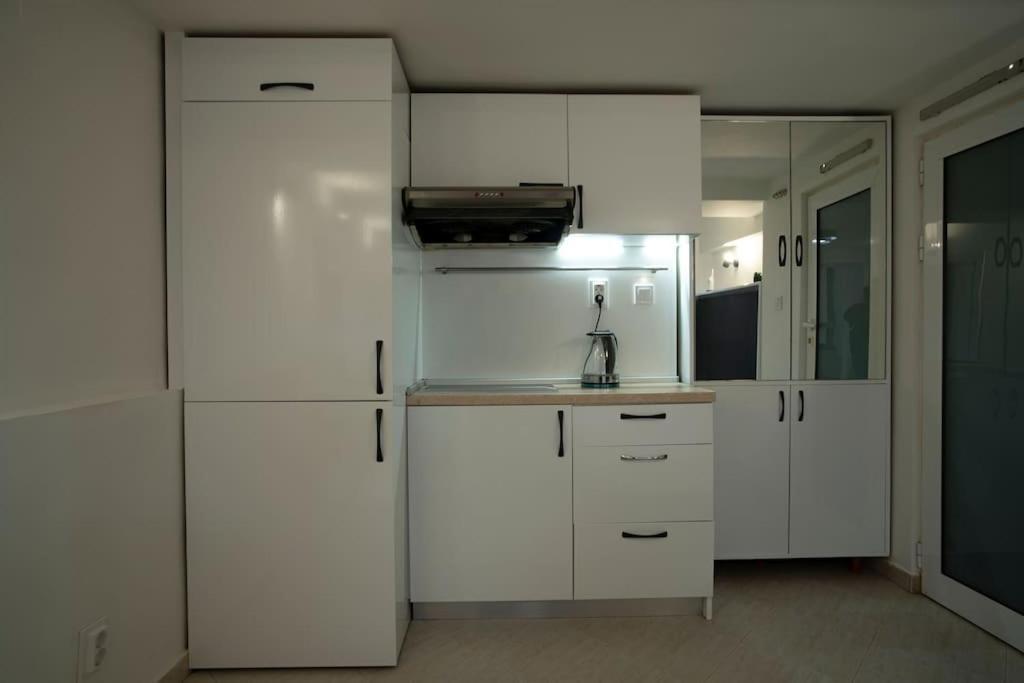 Studio With Courtyard Just Steps Away Vitosha Str صوفيا المظهر الخارجي الصورة
